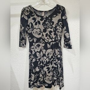 Gilli - floral print, black and grey - medium